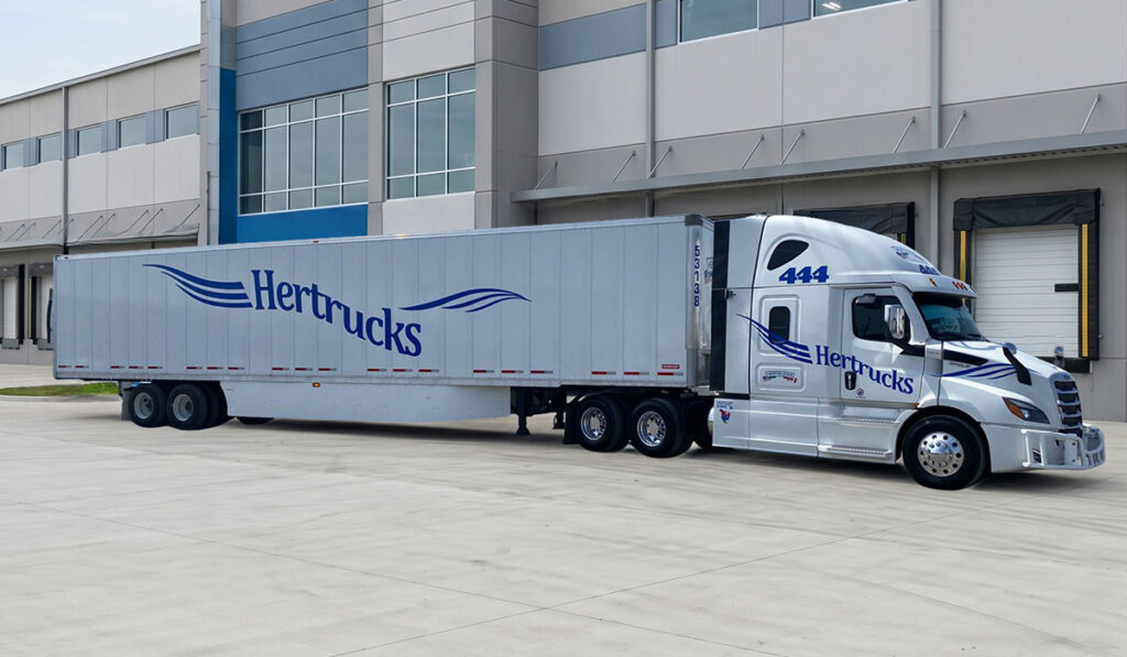 Fruehauf impulsa el crecimiento de HERTRUCKS con la entrega de cajas secas de Composite.